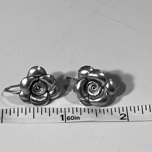 Vintage Elegant Sterling Silver Rose-Flower Earrings - Picture 5 of 6